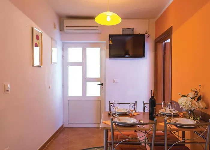 In * Макарська